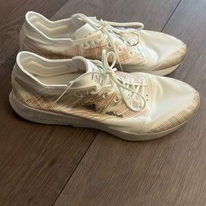 Women’s adidas x allbirds futurecraft adizero white multi color size 9.